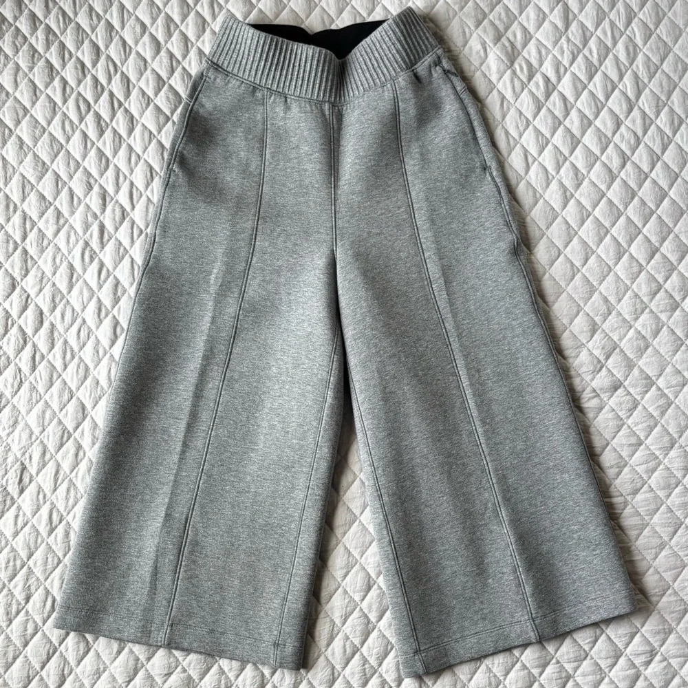 Lululemon Athletica New Form Cropped Pants
